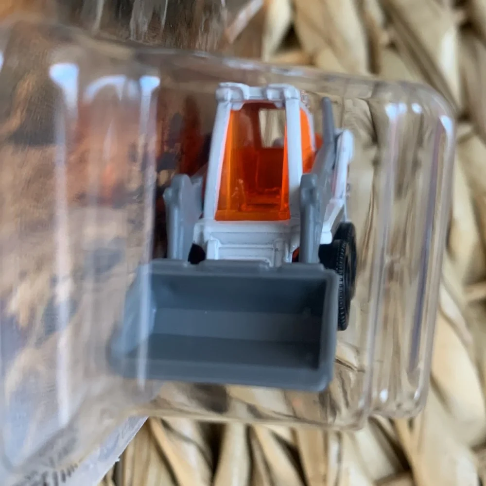 Matchbox Skidster Construction Vehicle White & Orange Truck Machine MBX 2025 New